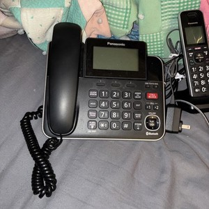 Panasonic KX-TGF880 Bluetooth Corded Phone with Call Block Black Silver+handset
