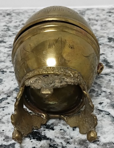 SCATOLA PORTAGIOIE VINTAGE IN OTTONE A FORMA DI UOVO CON PIEDI - Foto 4 di 4