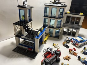 LEGO City: Police Station (60141) Used Incomplete