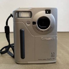 FUJIFILM Fuji FinePix 700 Digital Camera 1.5MP Silver w/Battery