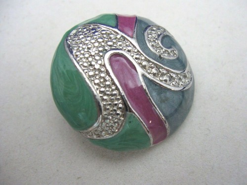 PAIR OF VINTAGE ROUND ENAMELED CLIP-ON EARRINGS - COLORFUL GREEN, MAROON SILVER - Picture 2 of 4