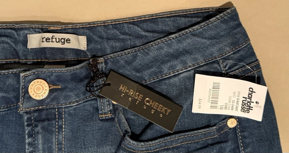 Bermuda jeans Charlotte Russe feminina refúgio cintura alta algemada lavagem média. Tamanho 10, nova com etiquetas - Imagem 2 de 3