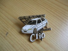 PINS  RENAULT CLIO BLANCHE  DERRIERE: ARTHUS BERTRAND PARIS 