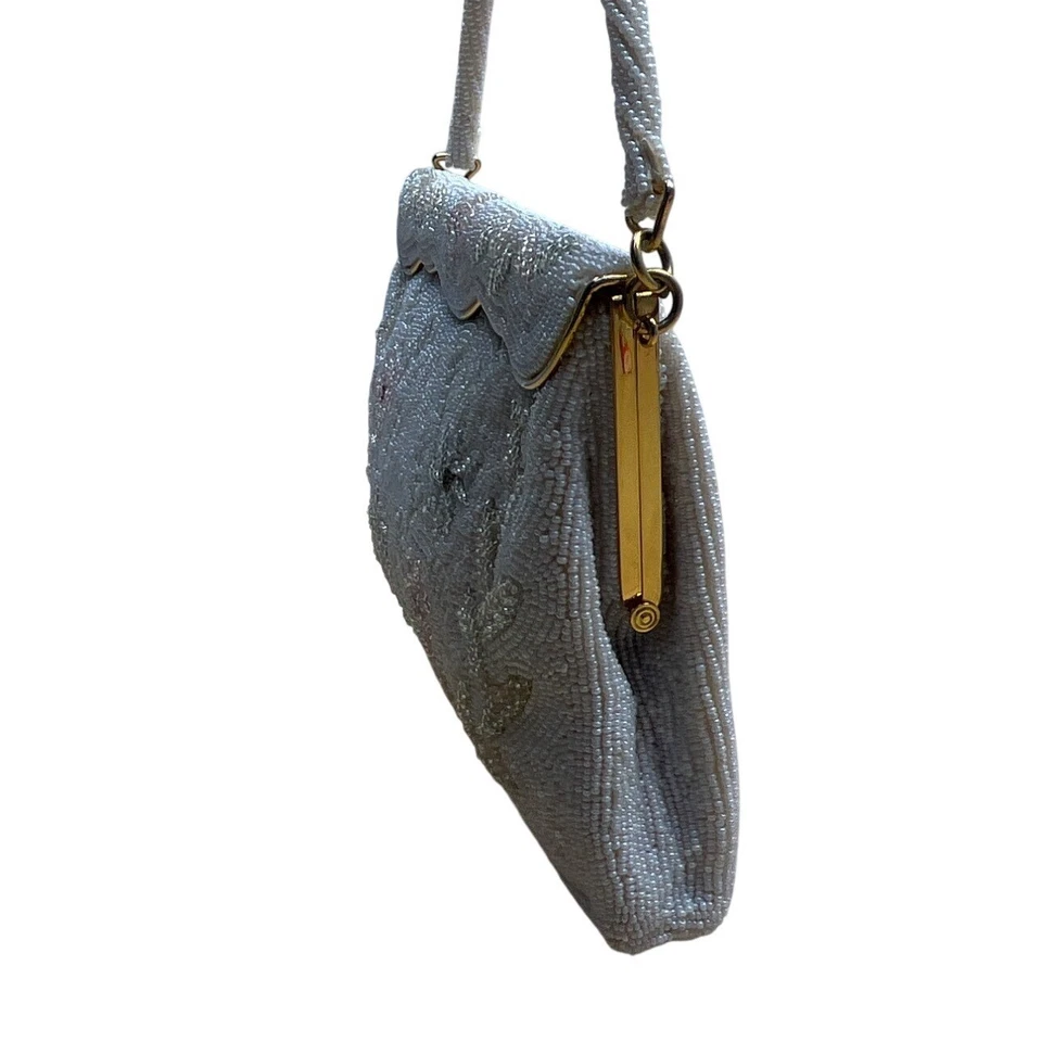 Bolso de mano vintage floral blanco con cuentas con borde festoneado y marco de metal dorado Foto 2 de 4