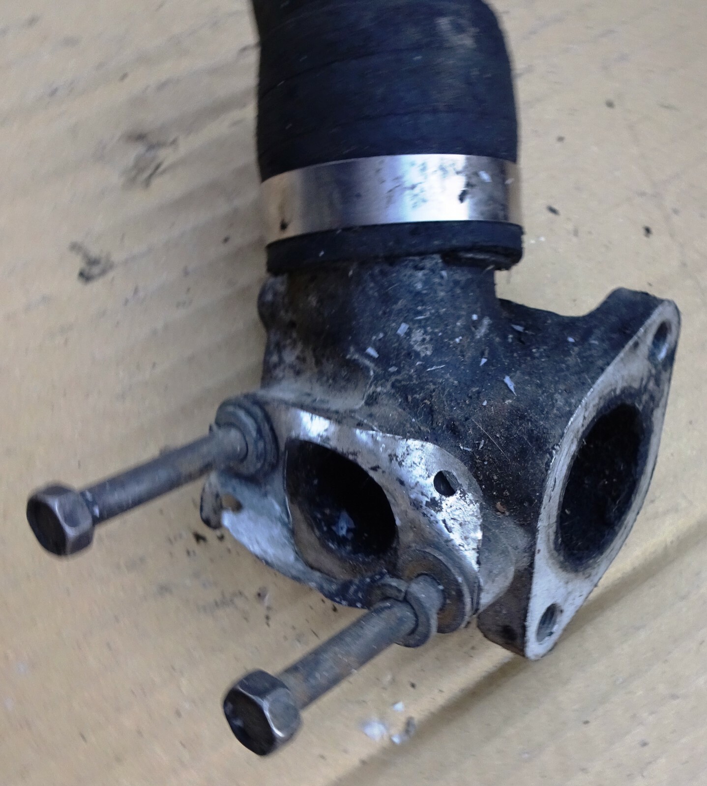 MITSUBISHI ENGINE 4D56 2,5cc 8V DIESEL CASING BASE THERMOSTAT USED | eBay