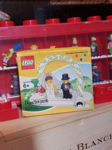 Zestaw LEGO 853340 Panna młoda i Pan Młody.  Nowy i zapieczętowany. Niewielkie uszkodzenia pudełka.  - Zdjęcie 1 z 1