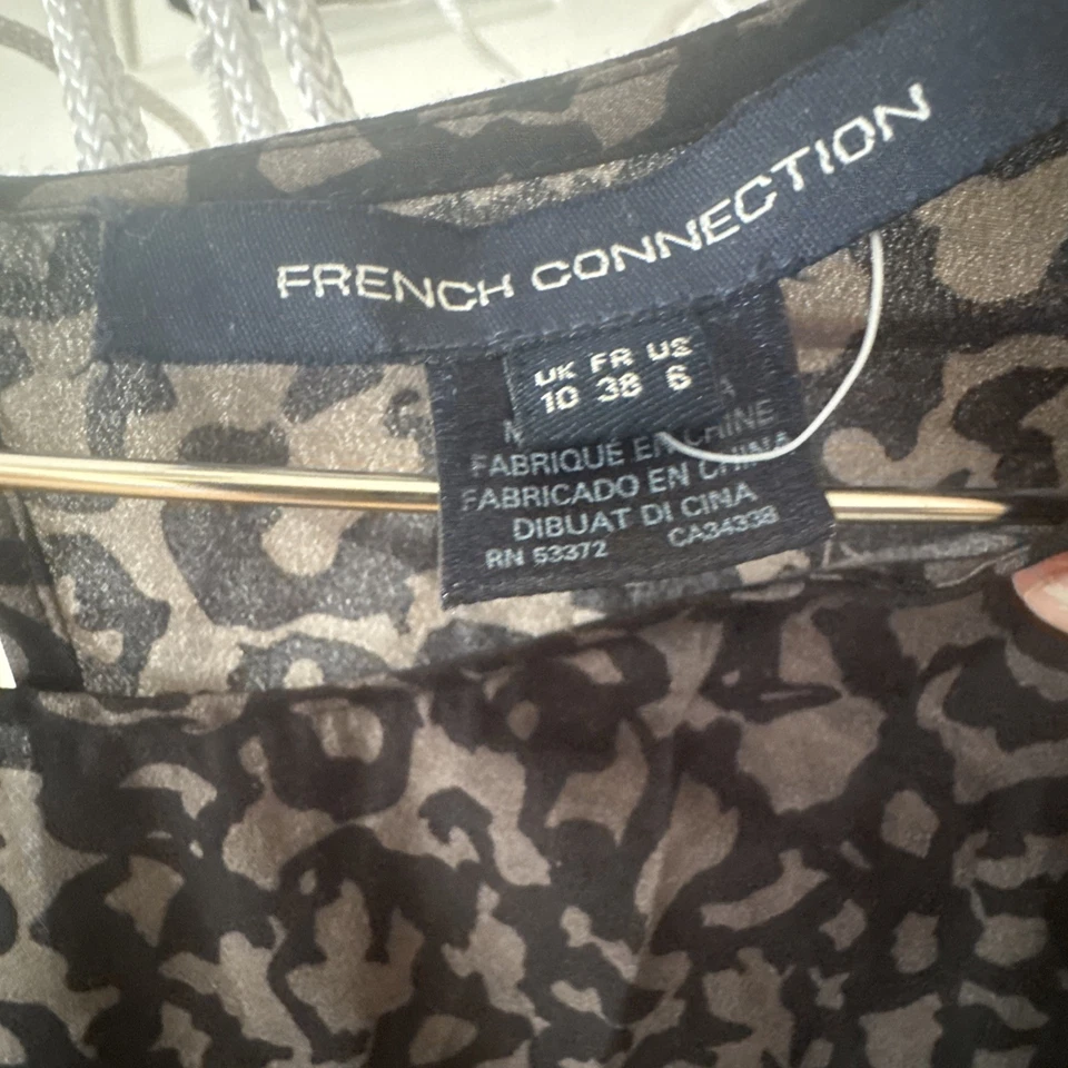 Blusa para mujer French Connection transparente con estampado de leopardo talla 6 – manga 3/4 Foto 2 de 3