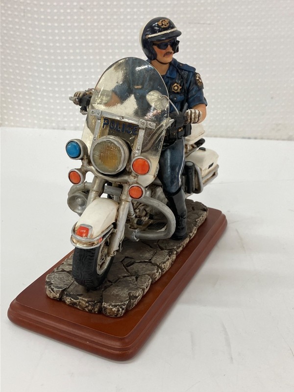 Vanmark Blue Hats Of Bravery "Highway Hero" #3/1465 LE Figurine
