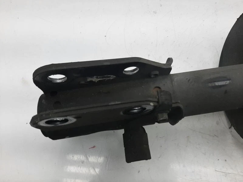 Sistema de suspensión deportivo delantero Strut Opt FE3 06-11 Cadillac DTS 15211374 Foto 3 de 4