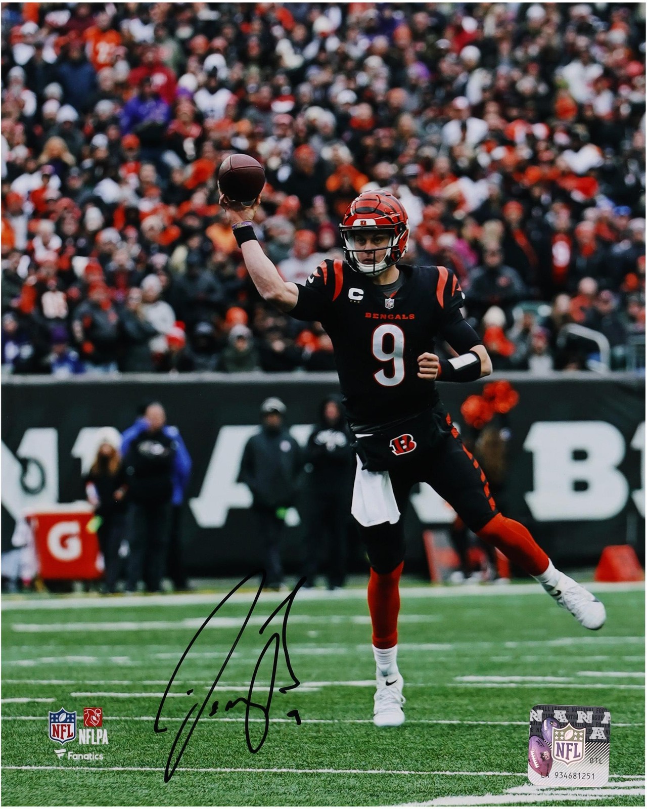 Joe Burrow Autographed Signed Cincinnati Bengals 8" x 10" Black Jersey Vertical Photograph 