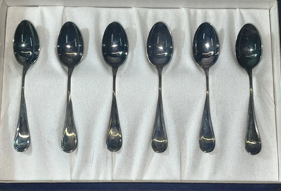 Raffinato Cofanetto d'Epoca con Prestigioso Set Di Cucchiaini in Argento 800 - Immagine 2 di 2