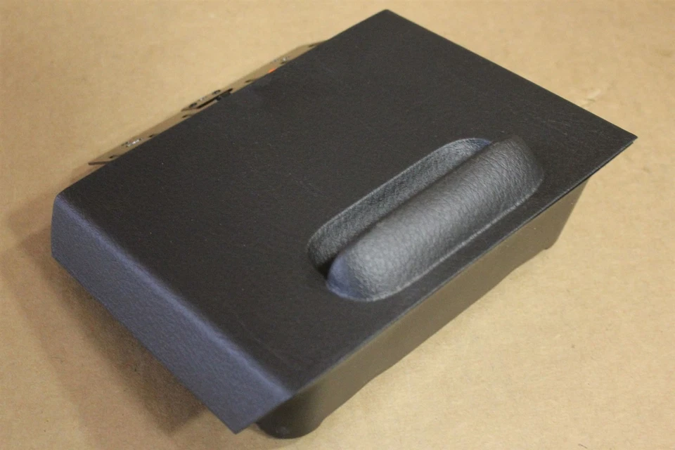 02-05 Explorer Asiento Trasero Abatible Portavasos 1L2Z7813562DAC Negro Nuevo de Lote Antiguo Ford OEM Foto 3 de 4