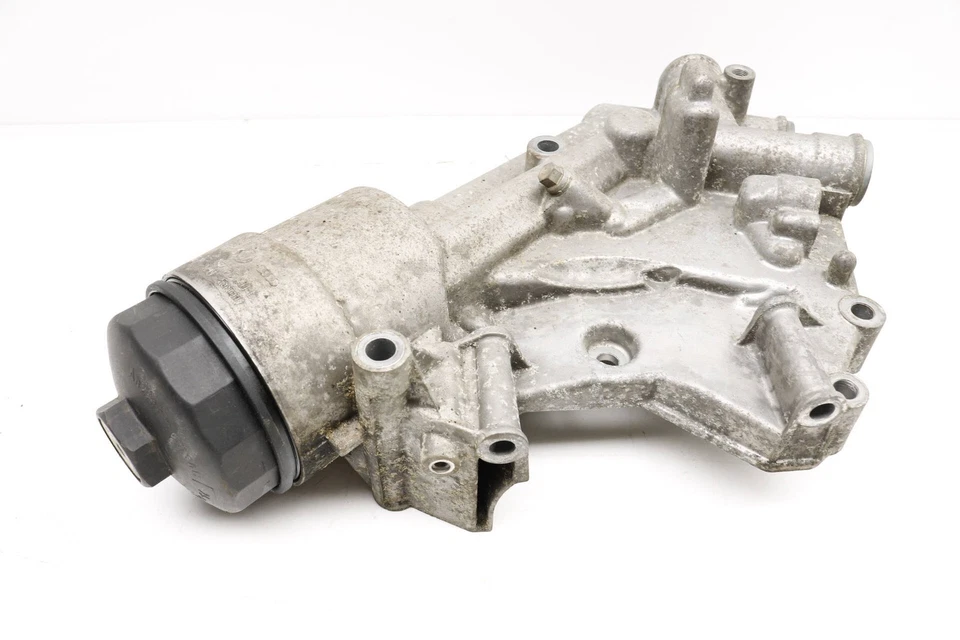 VW TOUAREG 2004-2006 4,2 L - Carcasa de filtro de aceite del motor 077115401 L Foto 2 de 4