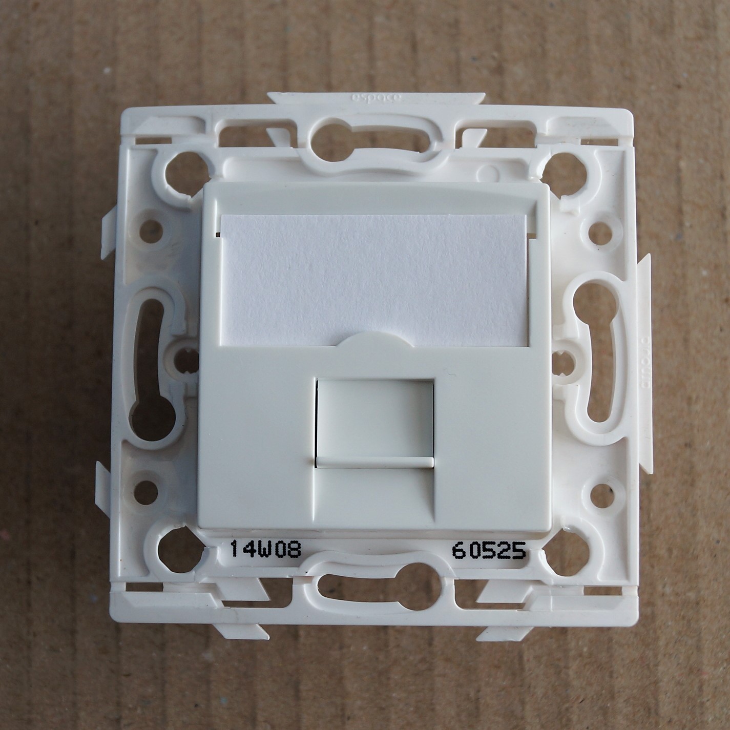 Prise RJ45 catégorie 6 ARNOULD 60525 Blanc, l'excellence de l'appareillage Espace Lumière