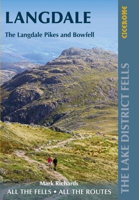 Walking the Lake District Fells - Langdale by Mark Richards (Paperback Book)