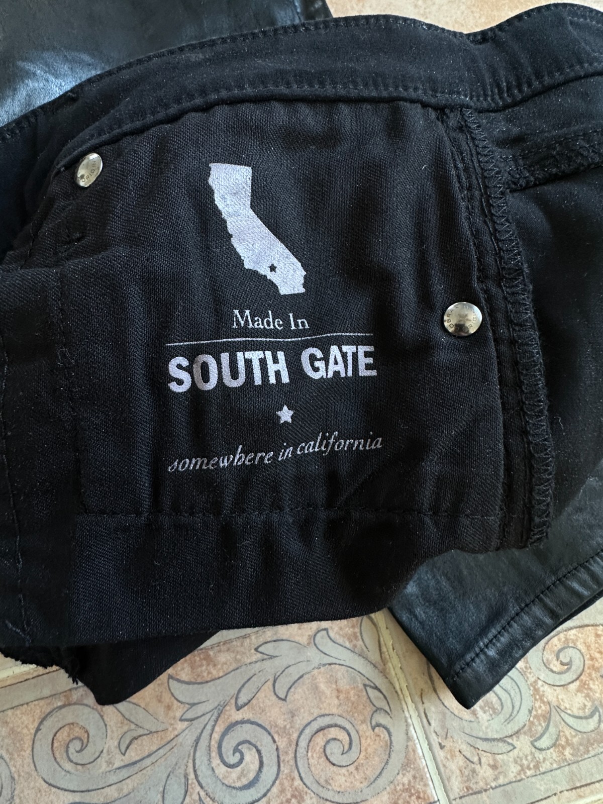 AG Adriano Goldschmied The Legging Ankle Jean Black Leatherette size 27 R thumbnail 13