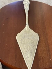 Vintage Treasure Makers Silver Plated Cake and Pie server ITALY M