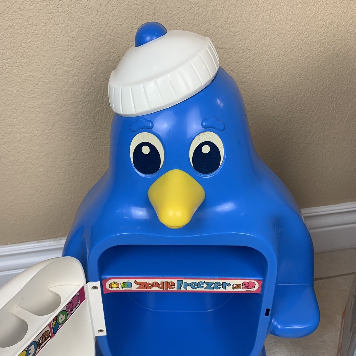 Vintage Zoodle Land PENGUIN Toy Play REFRIGERATOR Kusan Ice Cubes