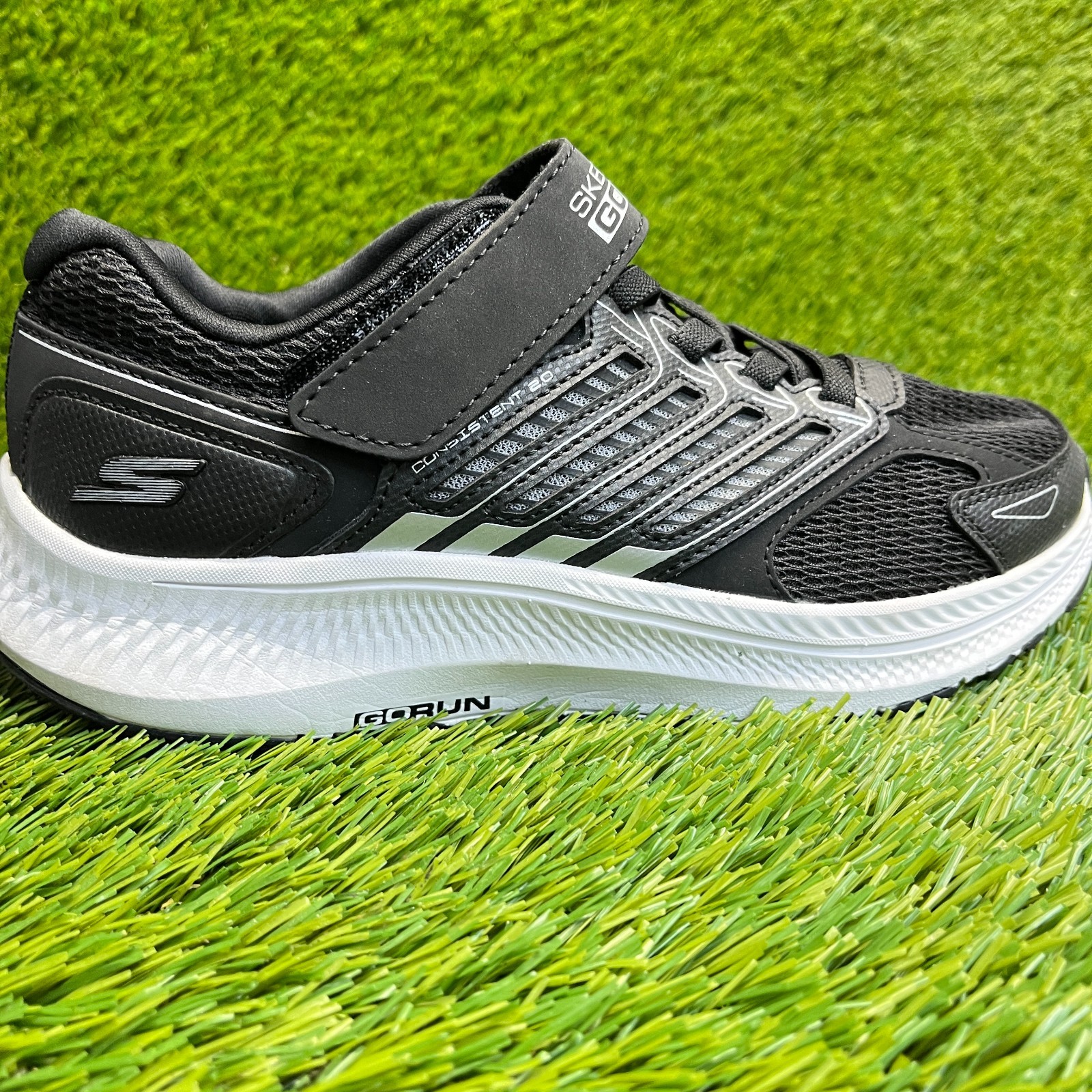 Skechers Go Run Consistent 2.0 Boys Size 5Y Black White Runn