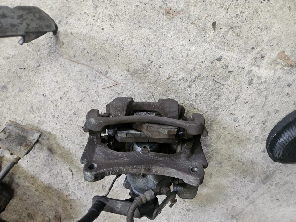 Задние суппорты 2015 Ford Transit 250 3,7 - Изображение 2 из 3