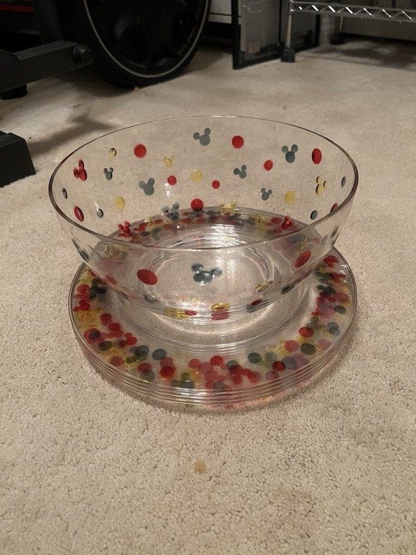 Disney Dinnerware Brand New BOWL & 4 PLATES