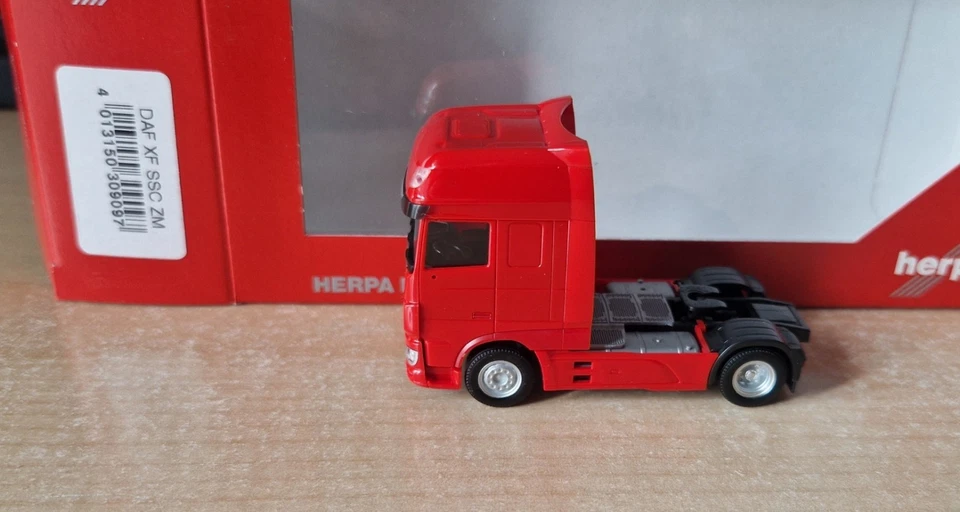 Herpa 154666-002 DAF 105 XF SSC trattore stradale neutro blu 1:87 OVP - Immagine 2 di 4