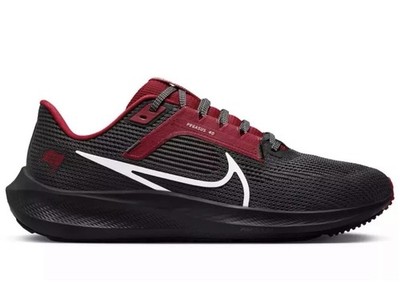 Nike NFL x Air Zoom Pegasus 40 Tampa Bay Buccaneers Men size 7 - Woman size 8.5