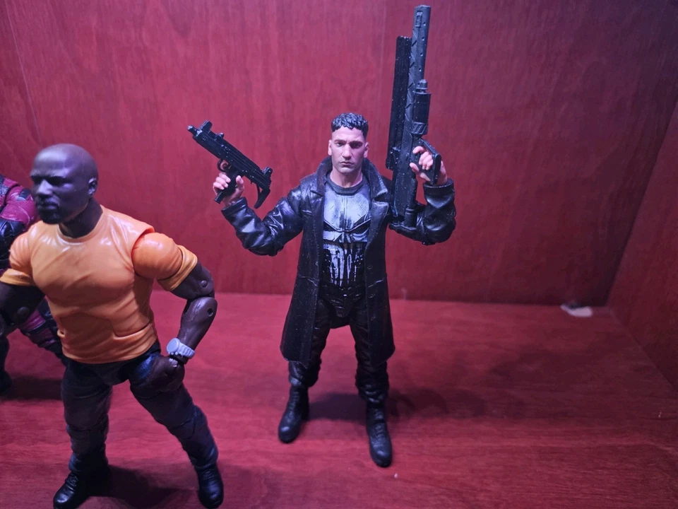 Lote de figuras de ação Marvel Legends Netflix Demolidor, Luke Cage e Justiceiro - Imagem 2 de 4