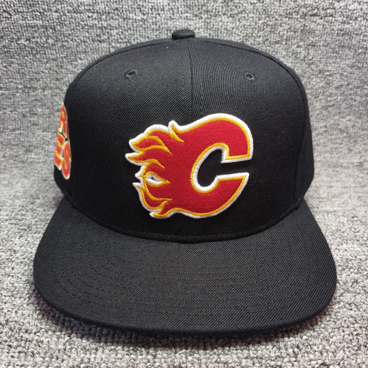 Mitchell & Ness Calgary Flames NHL Black Snapback Cap Hat