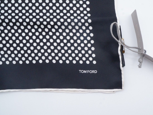 NWT TOM FORD Black &White Dots Silk Pocket Square Italy 15x15 - Picture 2 of 4