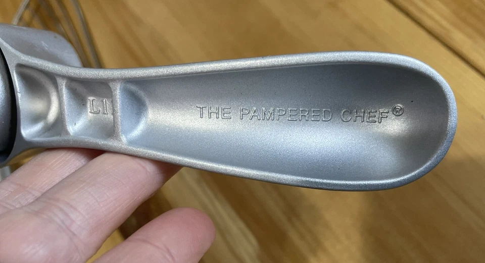 Prensa de ajo chef mimada aluminio, espátula de pescado vintage, Oneida Zester Foto 4 de 4