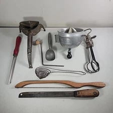 VINTAGE KITCHEN COOKING GADGET LOT DAZEY JUICER 1923 EGG BEATER BREAD KNIFE MORE