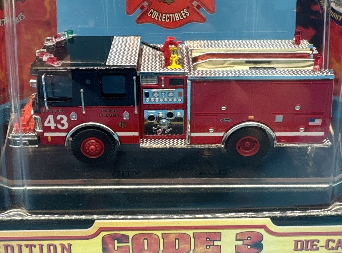 Code 3 1/64 Chicago Fire Department Luverne Fire Engine Code 3 1/64 Chicago Fire Department Luverne Fire Engine