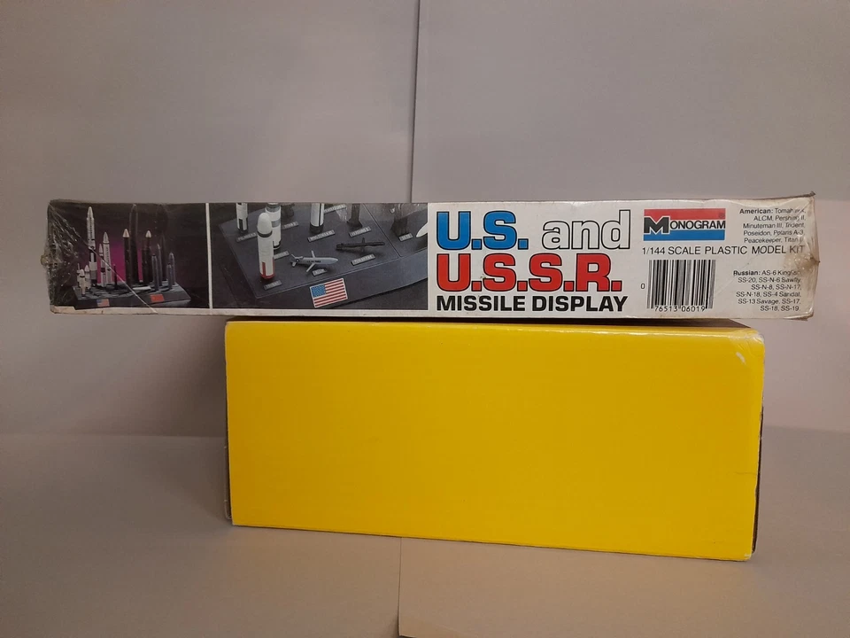 MONOGRAM 6019 1:144 model kit USA and USSR Missile Display Nuovo Sigillato - Immagine 2 di 4