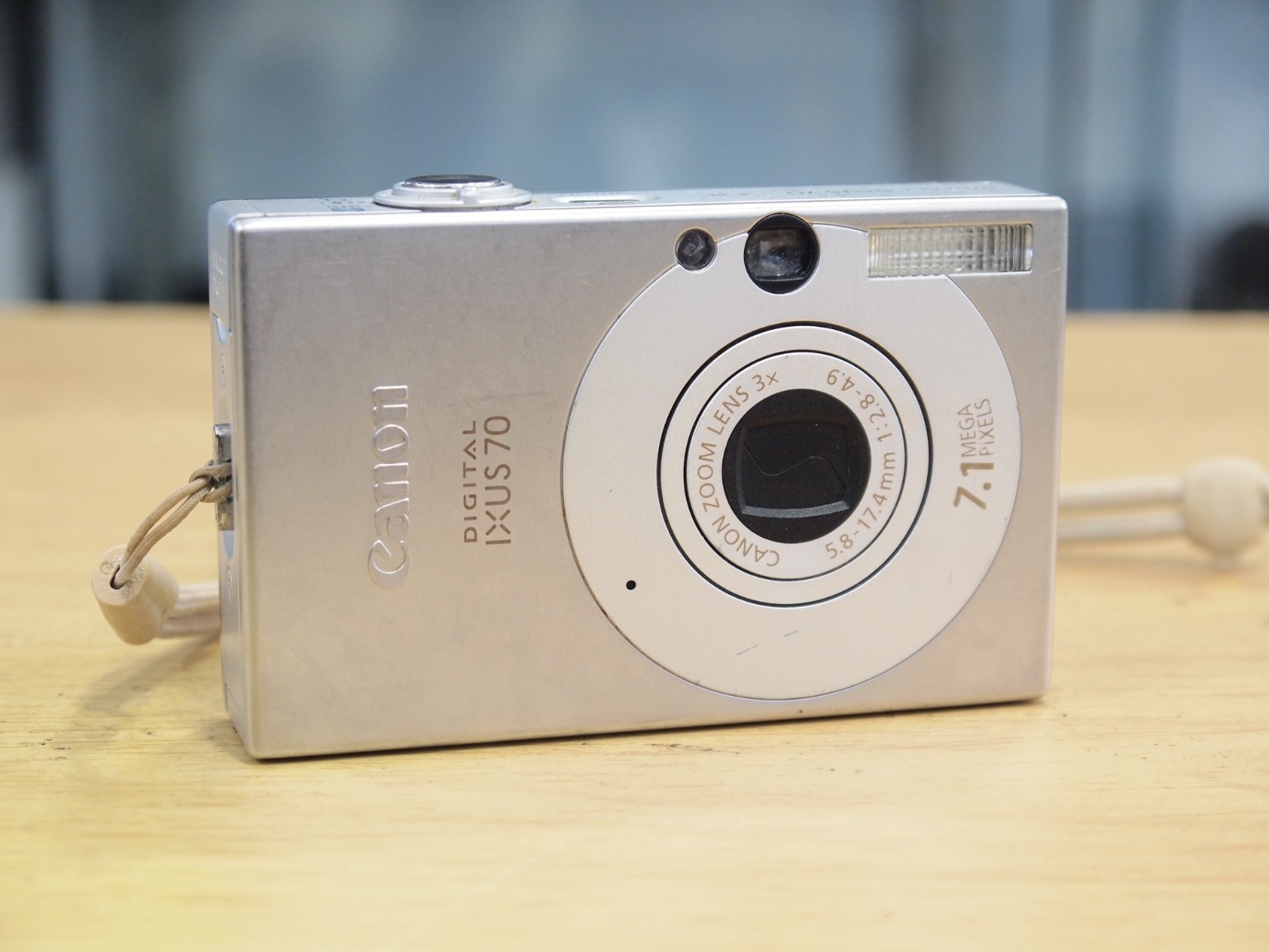 Canon Digital IXUS 70 7.1MP Compact Camera 3x Zoom. St No u19697