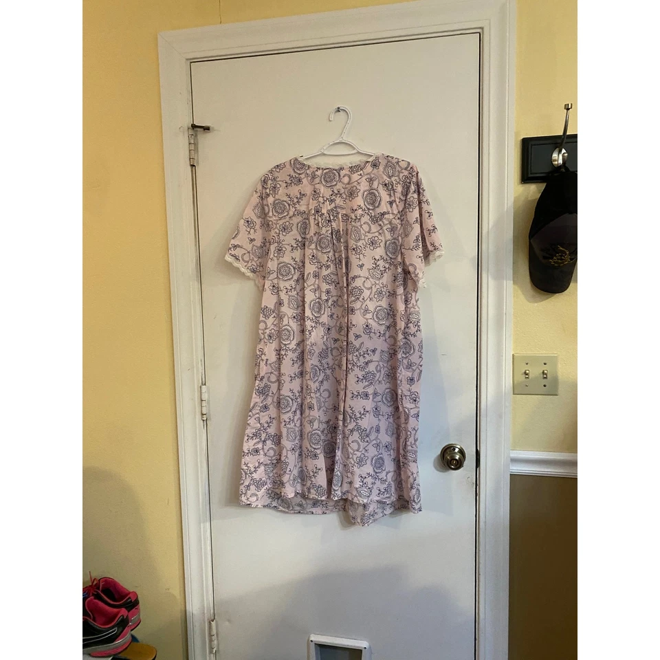 Adonna Sleepwear Women’s XL Pink Floral Lace Trim Nightgown - Image 4 of 4