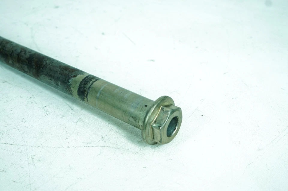 Оригинальный болтовой вал задней оси 13 Harley Sportster Custom XL1200C 41176-08 1346 - Изображение 2 из 4