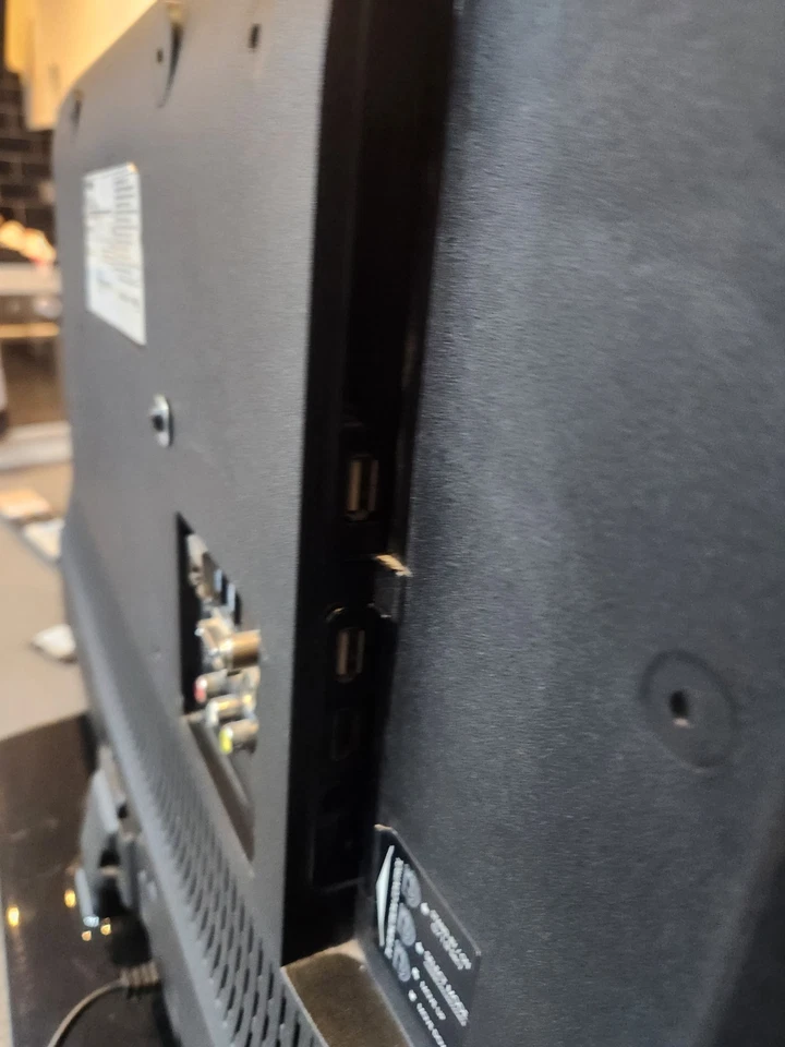 Toshiba 32W3863DB 32 Smart TV Wi-Fi LED TV with Freeview HD Tested Working Black - Image 4 of 4