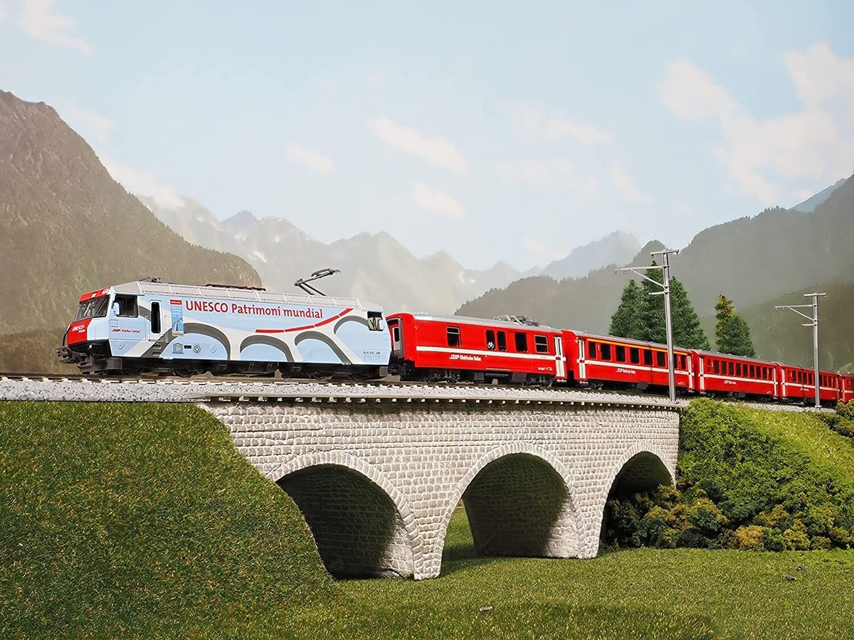 KATO 3101-3 Alpine Locomotive Ge4/4 III UNESCO Painting N Scale