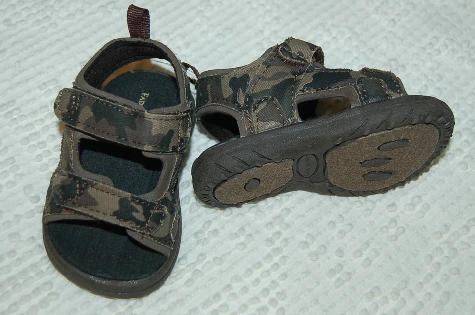 Zapatos de bebé niño SANDALIAS DE CAMUFLAJE MARRONES Punta Abierta RESISTENTES Correas de fácil sujeción TALLA 2 Foto 2 de 2