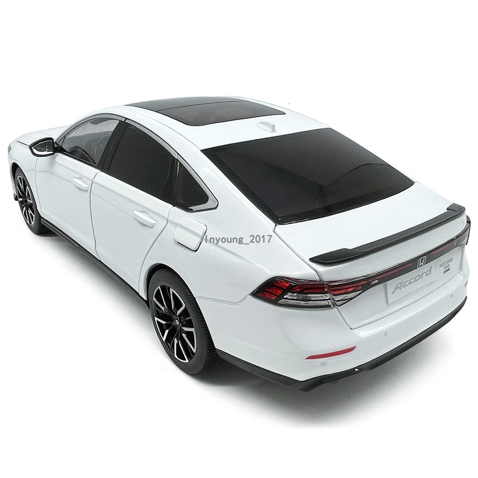 1/18 Honda Accord Model Car Diecast Toy Cars 4 Doors Open with Light Sound White - Image 3 of 4