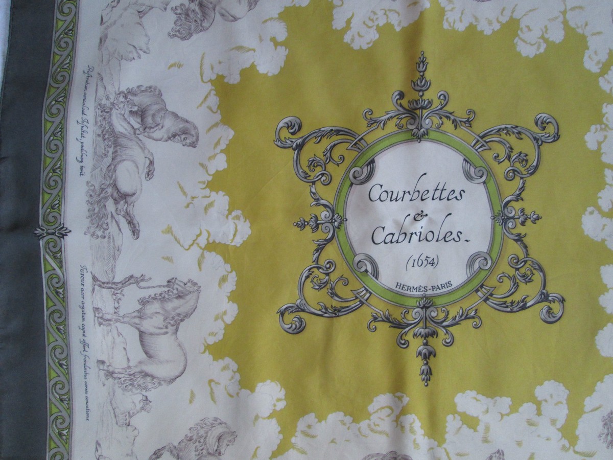 Foulard HERMÈS Vintage 'Courbettes Et Cabrioles' En Soie - Modèle Faconnet - Gris