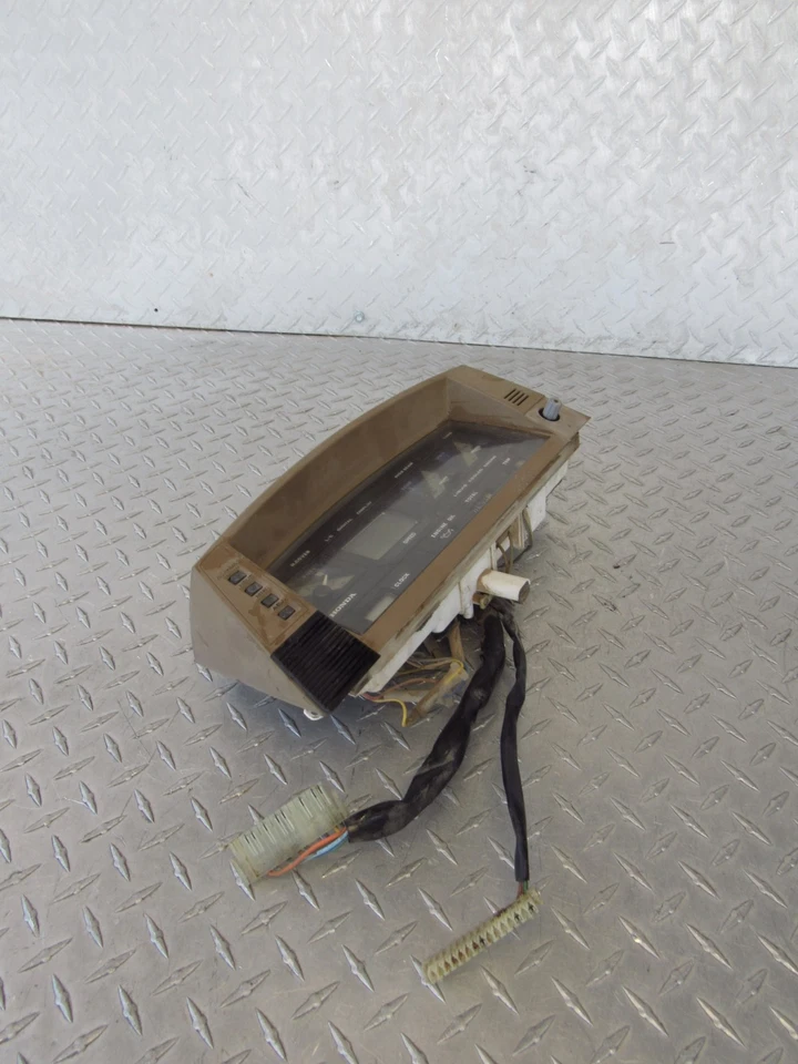 Honda Ch125 Ch 125 Elite 1984 84 velocímetro medidores y cubierta protectora Foto 2 de 4