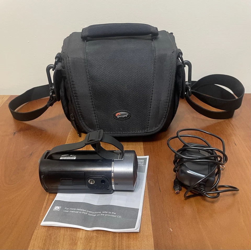 Samsung Digital Camcorder HMX-Q10BN/XAA Full HD 20X Zoom Small/Sleek Works Great - Image 3 of 4