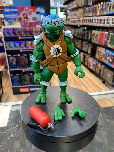 Stump Arena Leonardo with Accessories Figure (TMNT Ninja Turtles, NECA)