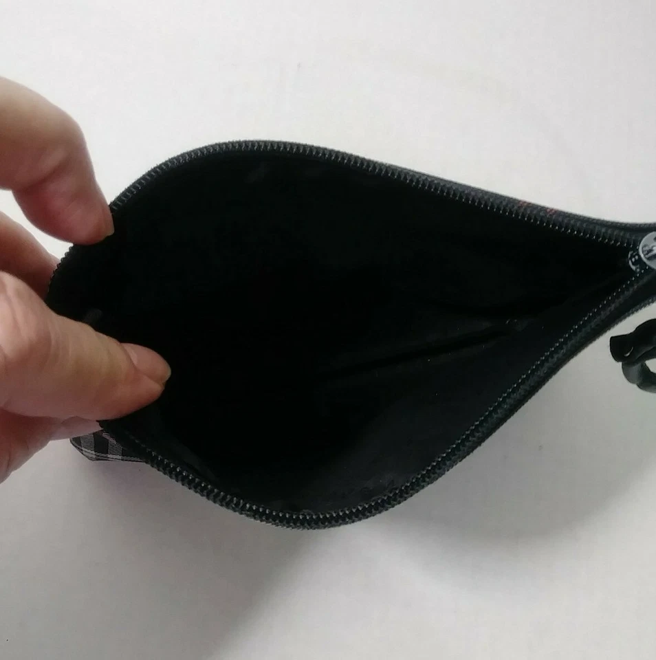 Muñequera New York & Company negra roja blanca con estampado a cuadros Foto 4 de 4