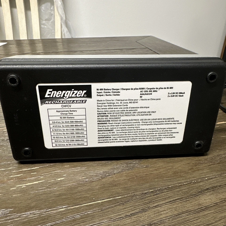 Energizer rechargable Station(AAA,AA,C,D,9V)  Pre-owned - Image 3 of 4