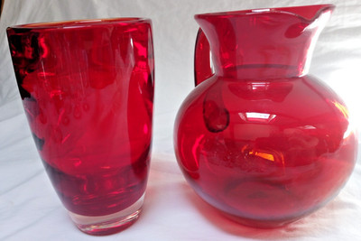Vintage 60er Kunstglas Duo große Whitefriars rubinrot Vase & Kanne mundgeblasen Blenko