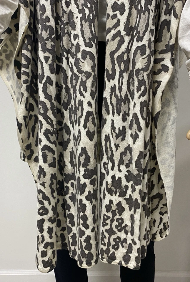 Nuevo con etiquetas Chico's Encaje Estampado Leopardo Ruana Envoltura Lados Abiertos Mezcla de Algodón Talla Única Foto 4 de 4