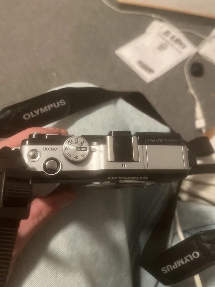 Olympus PEN E-PL1 12.3MP Digitalkamera - Schwarz (Kit mit ED 14-42mm Objektiv) - Bild 2 von 4